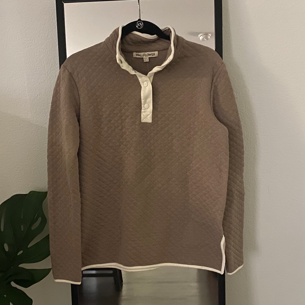 Light quilted pullover